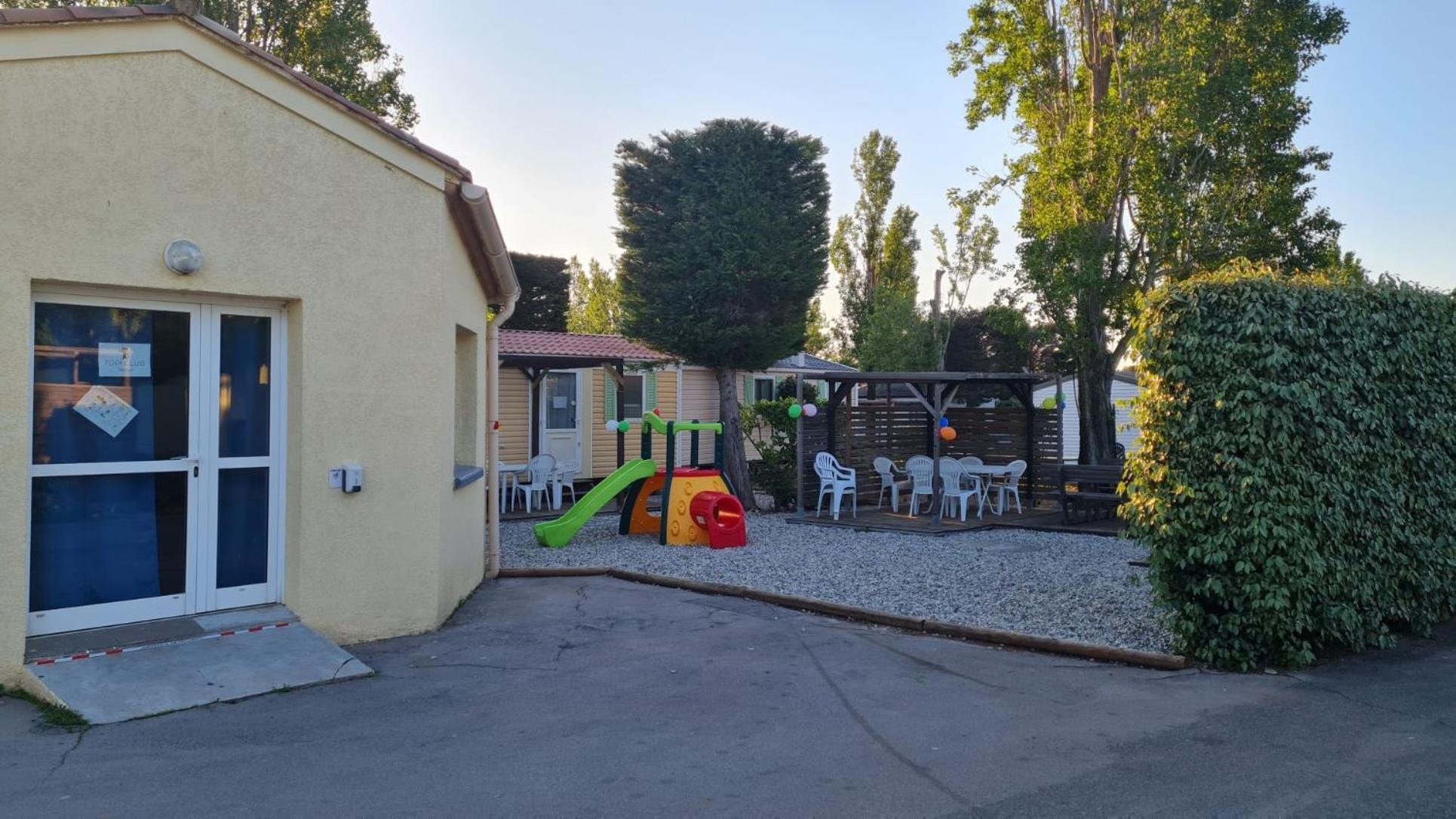 Mobilhome Au Camping Les Salins De La Gardiole Ex Camping Europe Вик-ла-Гардьоль Экстерьер фото