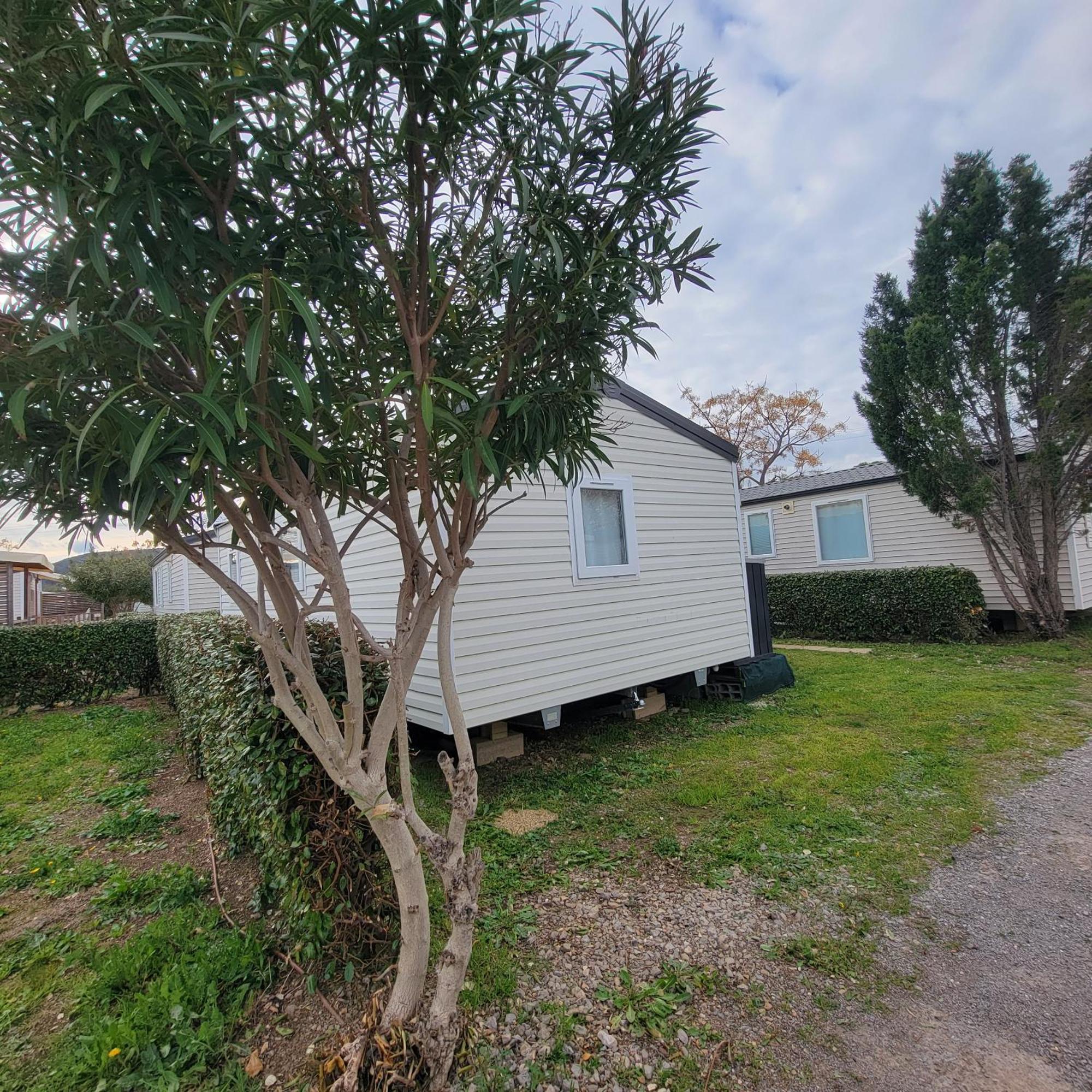 Mobilhome Au Camping Les Salins De La Gardiole Ex Camping Europe Вик-ла-Гардьоль Экстерьер фото
