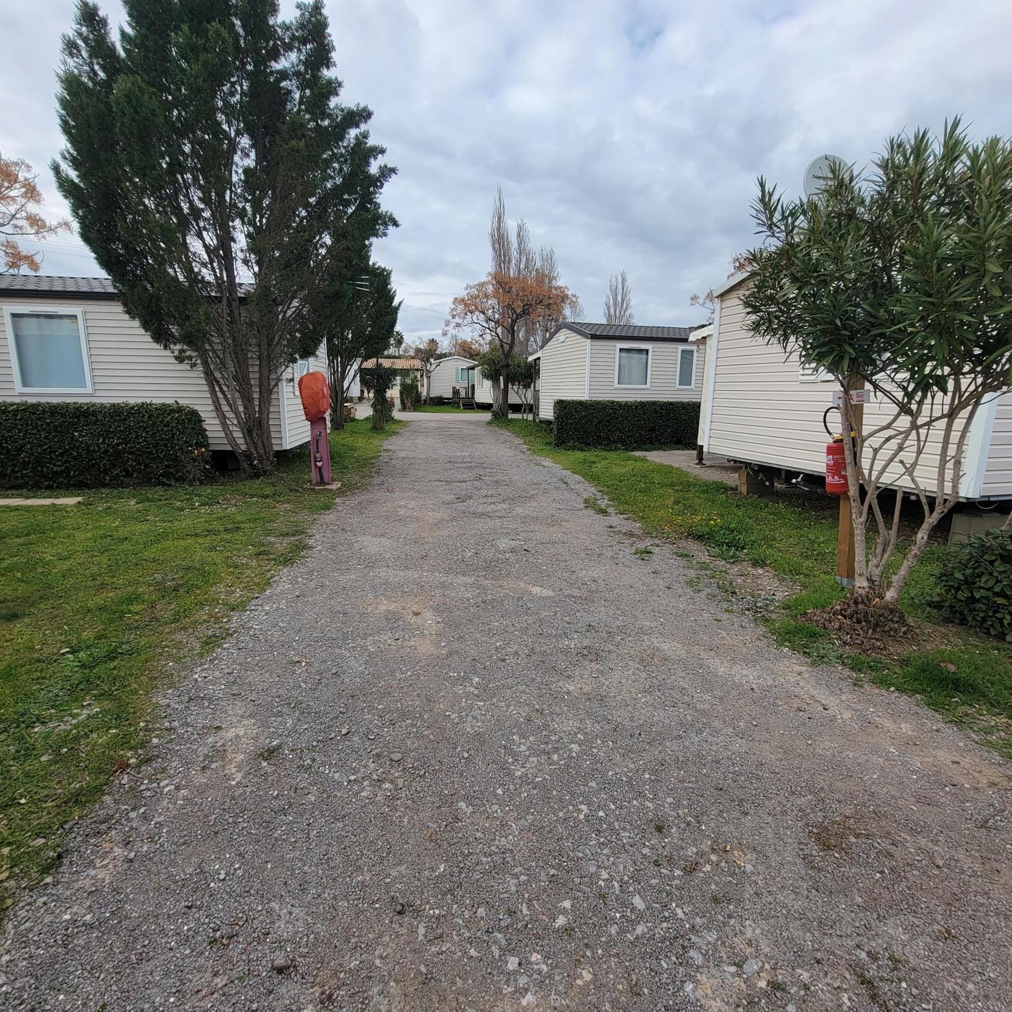 Mobilhome Au Camping Les Salins De La Gardiole Ex Camping Europe Вик-ла-Гардьоль Экстерьер фото